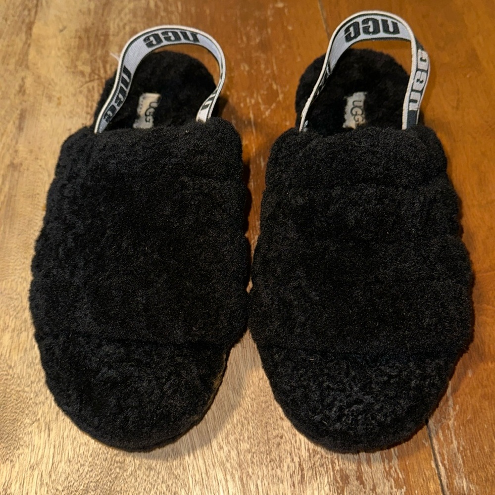 UGG Fluff Yeah Black Sandals